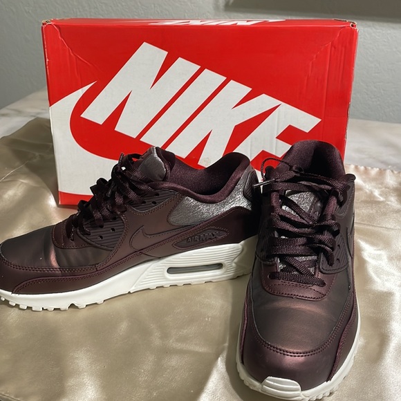 Nike Air Max 90 Burgundy Leather Woman Sneakers Size 8 - Almost New! - Picture 2 of 7